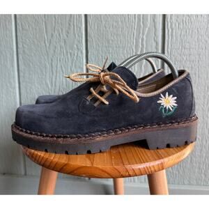 Vintage Suede Floral Embroidered Alpine Shoes Size 40